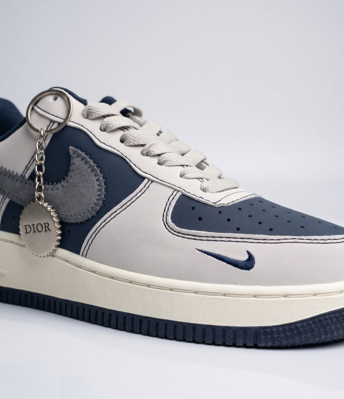 Nike Air Force 1 Low x Dior (Special Edition) view 5