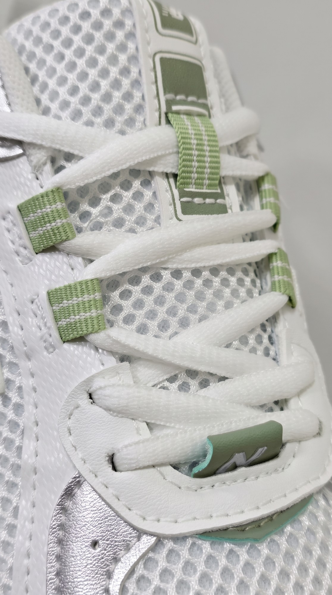 New Balance 204L view 5