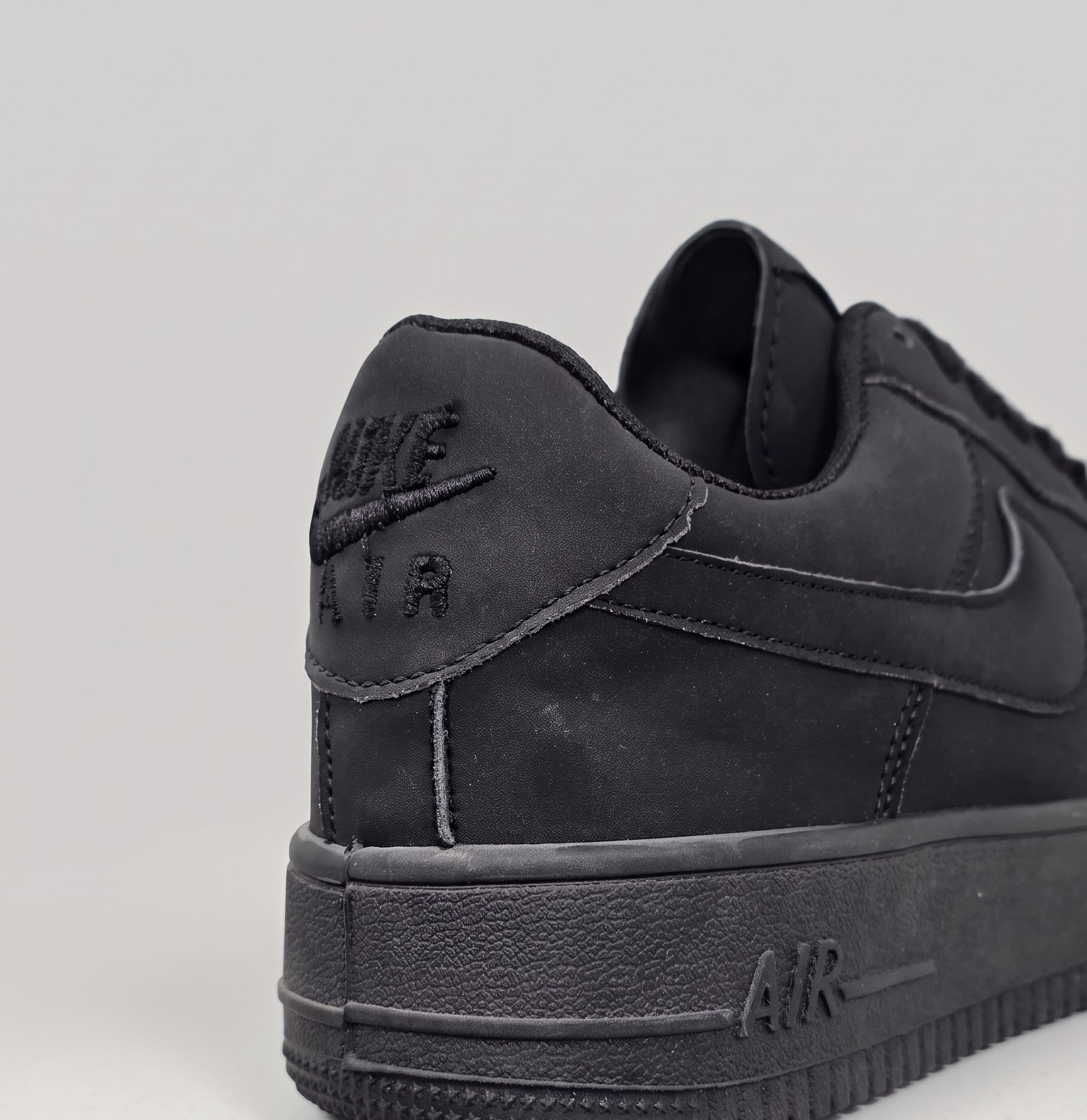 Nike Air Force 1 view 4