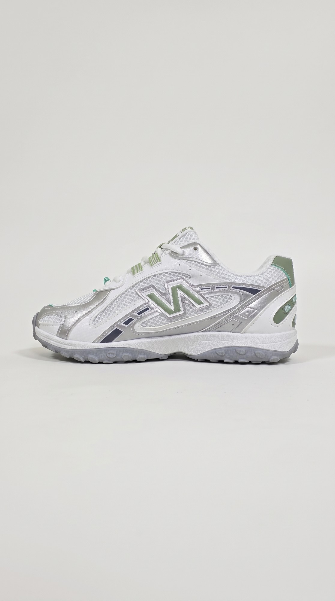 New Balance 204L view 2